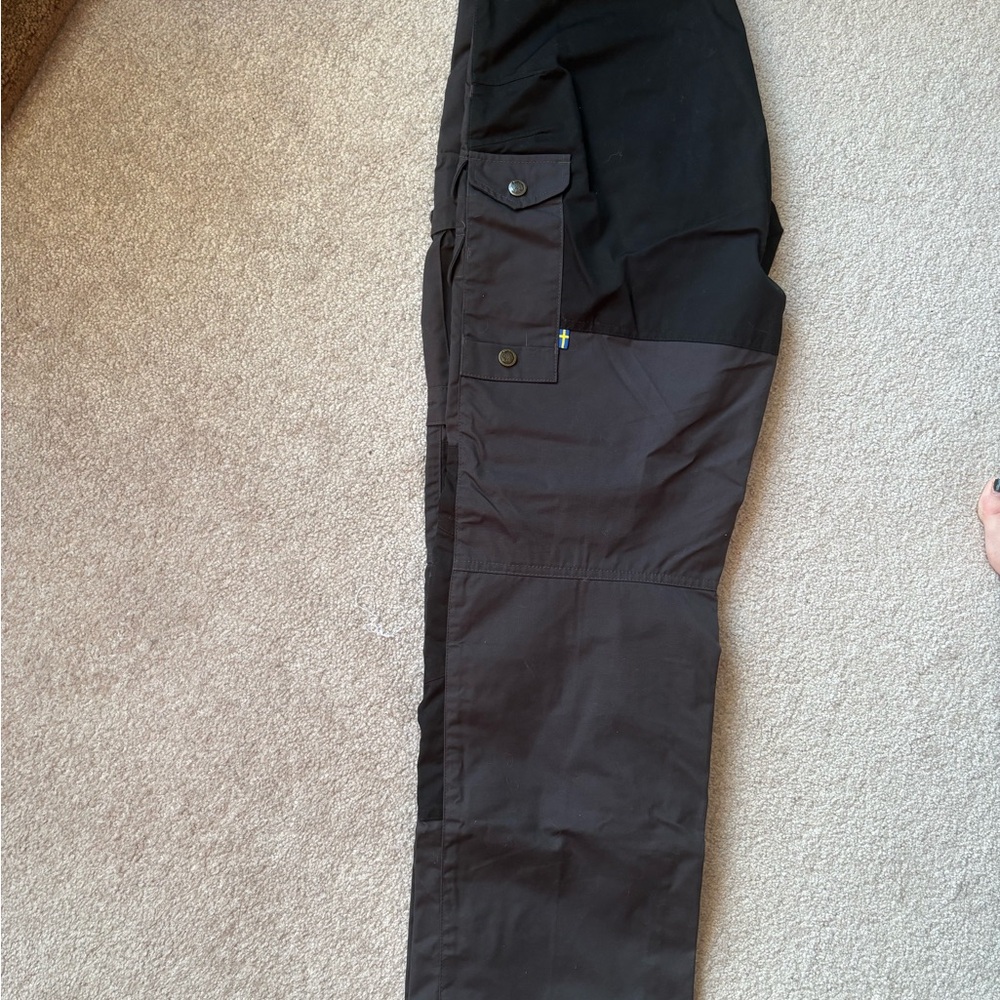 Fjallraven Men's Dark Cargo Pants 30-31” waist